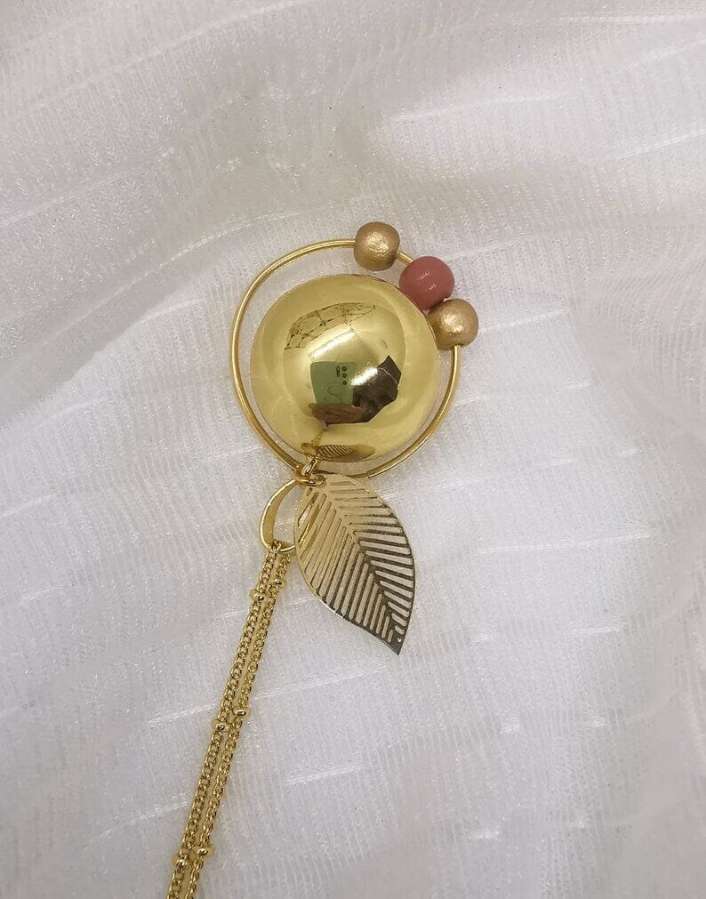 Bola de grossesse en plaqué or avec feuille et anneau de perles Bola de grossesse A mes copines 